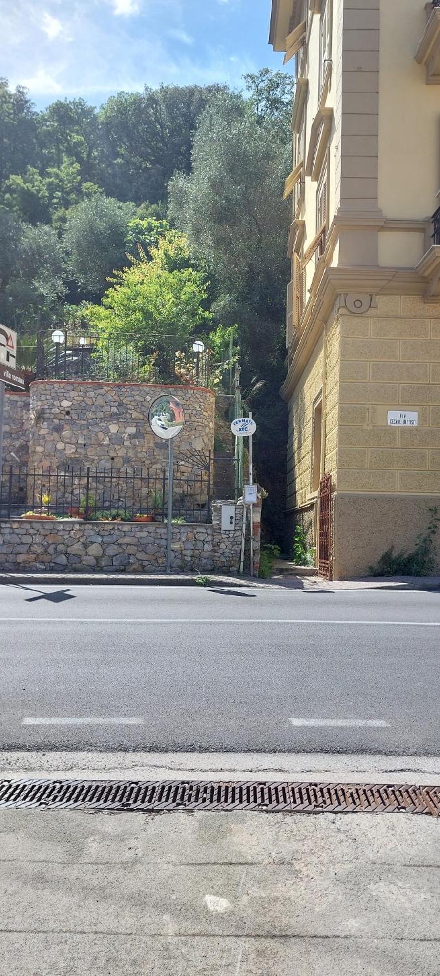 Con Posteggio Privato *